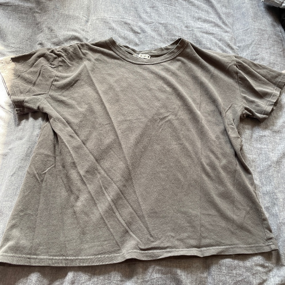Basic gray t-shirt top from ZARA (short sleeve)
